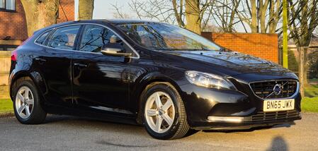 VOLVO V40 2.0 Momentum D2